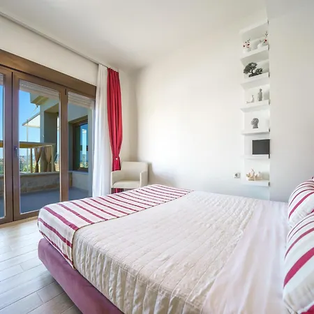 Kedria With A Panoramic Ocean View